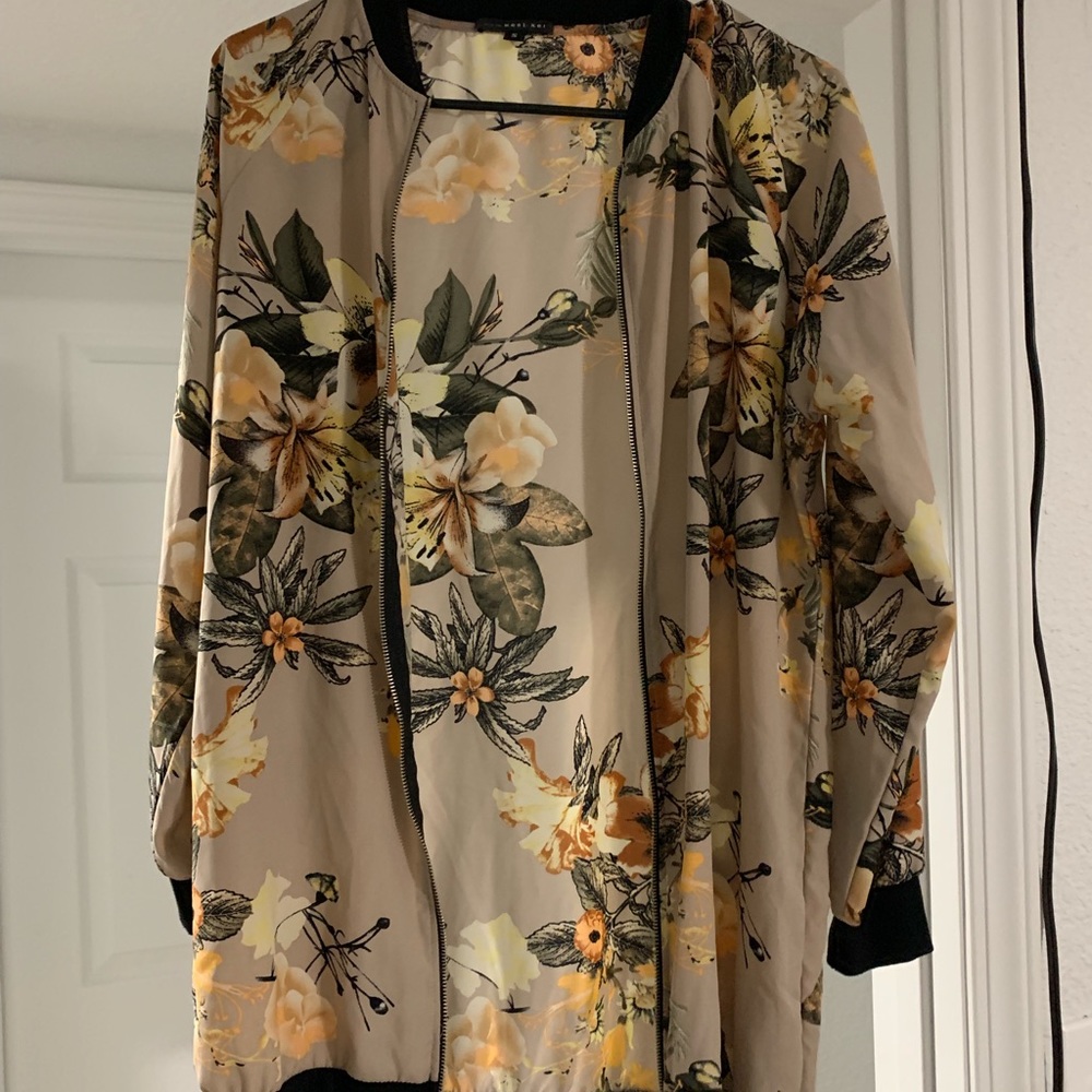 Light jacket, printed, black trim, zipper